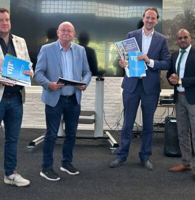 Aftrap toeristisch seizoen burgemeester Smid en wethouders Boonstra en Hoen - foto aangeleverd