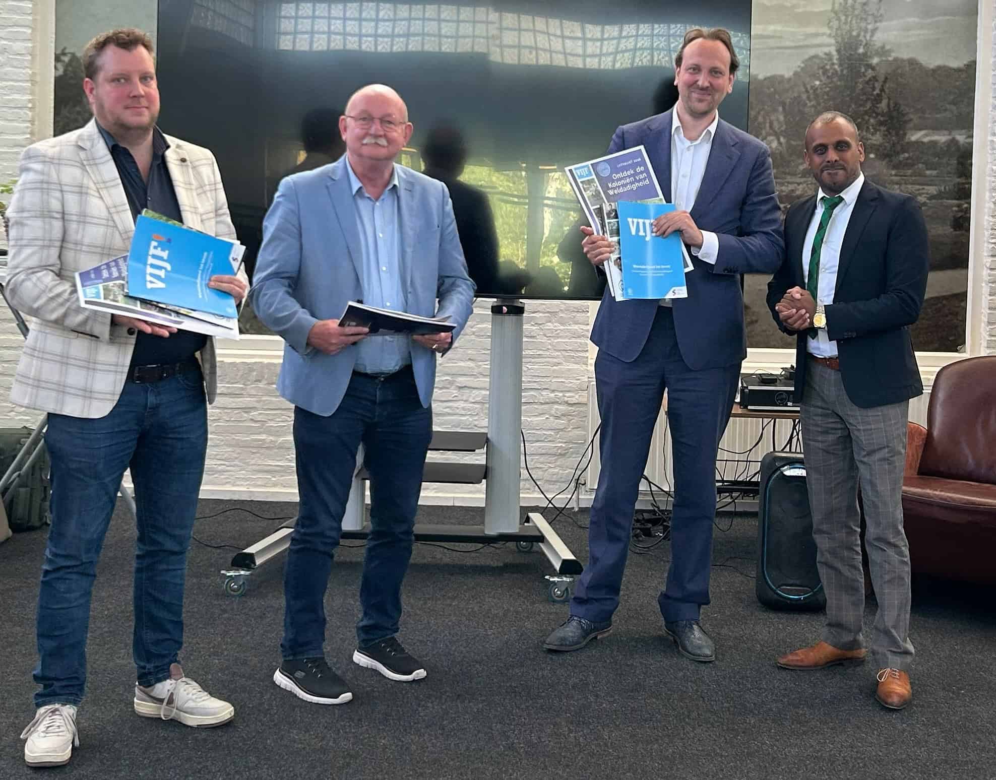 Aftrap toeristisch seizoen burgemeester Smid en wethouders Boonstra en Hoen - foto aangeleverd