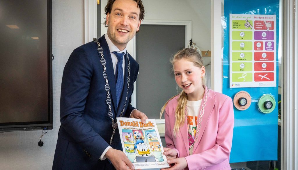 Locoburgemeester Melvin Smit en Yinthe Spijker - foto Wilbert Bijzitter.