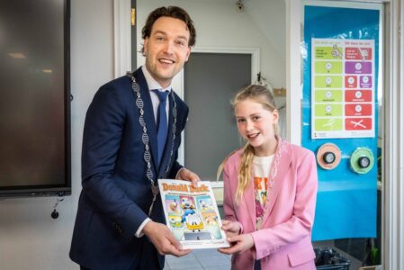 Locoburgemeester Melvin Smit en Yinthe Spijker - foto Wilbert Bijzitter.