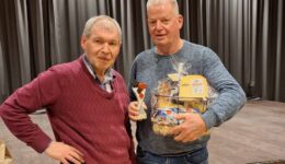 Winnaar Tjidsger Rozenberg en naamgever en eerste winnaar Hans Brandsma - foto aangeleverd