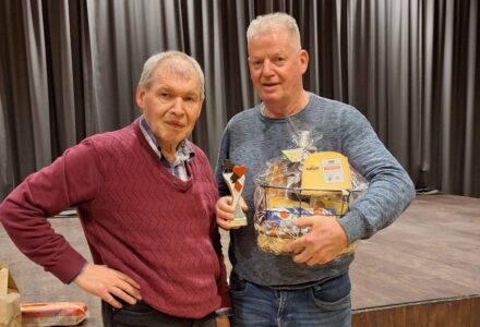 Winnaar Tjidsger Rozenberg en naamgever en eerste winnaar Hans Brandsma - foto aangeleverd