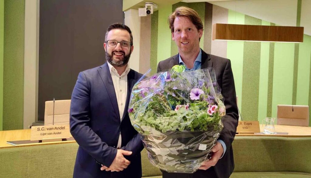 Geert de Boer en Leonard Voogt na installatie (foto aangeleverd)