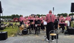 Vollenhoofsch Visserskoor Optreden Akkertien Oldtimerdag 2025 - foto aangeleverd