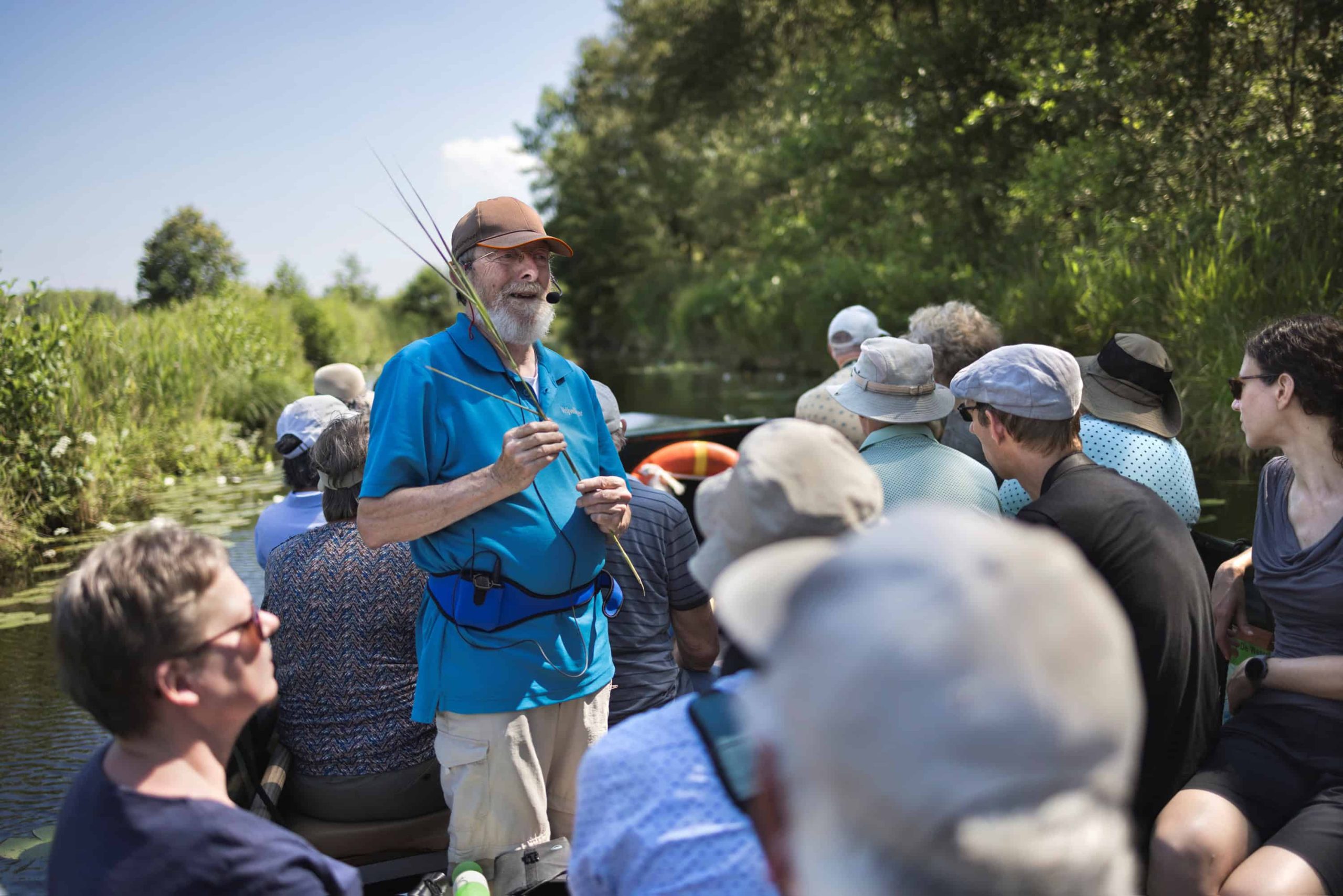 Excursie met de boot door De Weerribben (foto Marco van de Burgwal, Staatsbosbeheer)