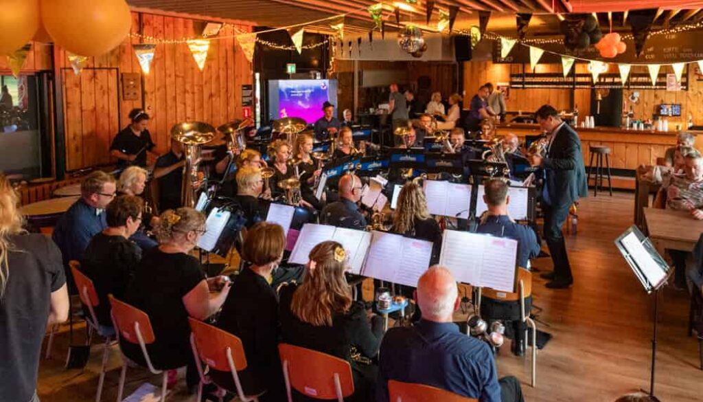 Brassband Halleluja Menaam (foto X-lent Fotografie)