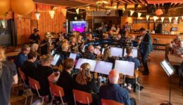 Brassband Halleluja Menaam (foto X-lent Fotografie)