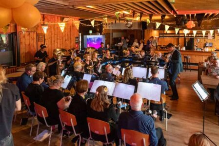 Brassband Halleluja Menaam (foto X-lent Fotografie)