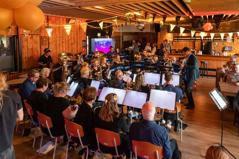 Brassband Halleluja Menaam (foto X-lent Fotografie)