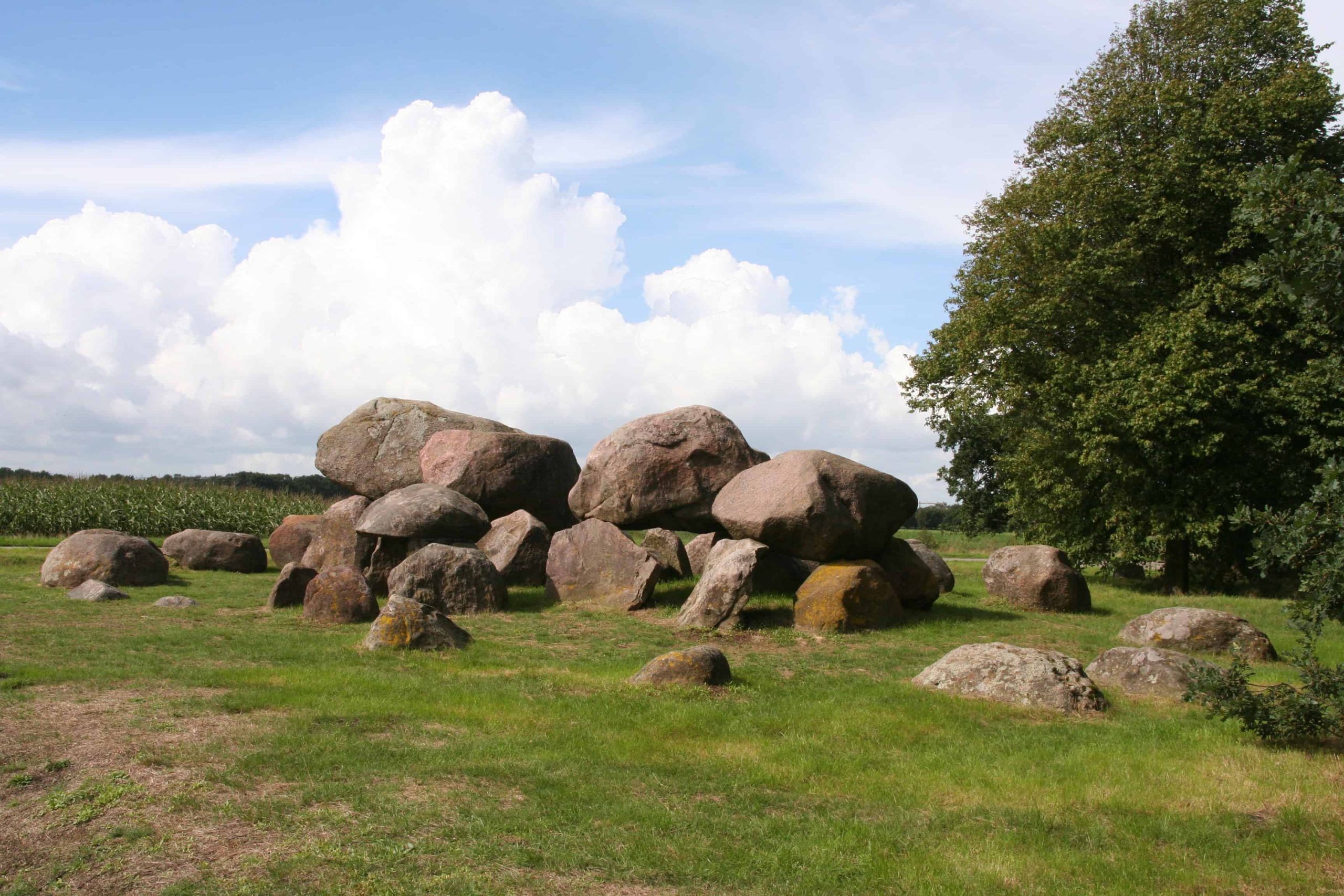 Hunebed loon (foto aangeleverd)