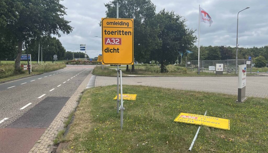 De toeritten naar de A32 bij Wolvega blijven langer dicht.