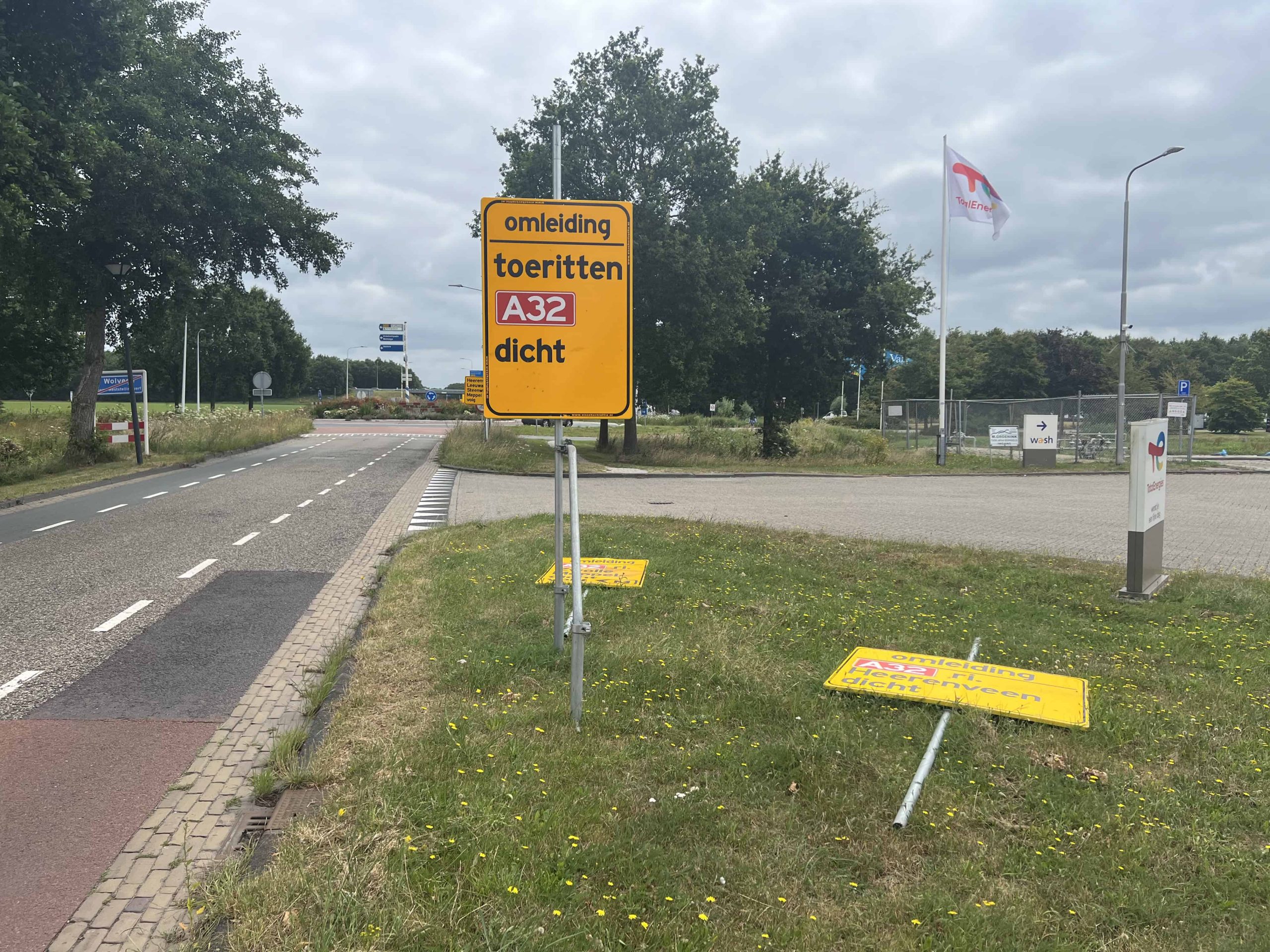 De toeritten naar de A32 bij Wolvega blijven langer dicht.