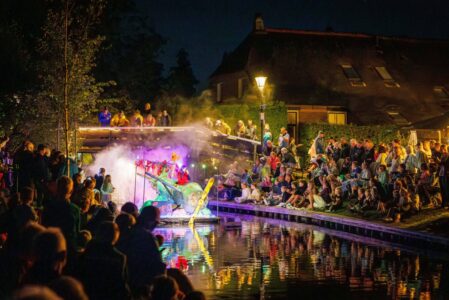 Giethoorn gondelvaart Wond'r met Wonderlijke crash in Utopia (foto Wilbert Bijzitter)