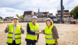 Steenwijk start bouw nieuwe Jumbo Steenwijkerdiep en ondertekening/handdruk voor gebiedsontwikkeling (foto Gemeente Steenwijkerland/Wilbert Bijzitter)