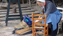 Huisvlijtdag stoelenmatten(foto Museum Giethoorn ’t Olde Maat Uus