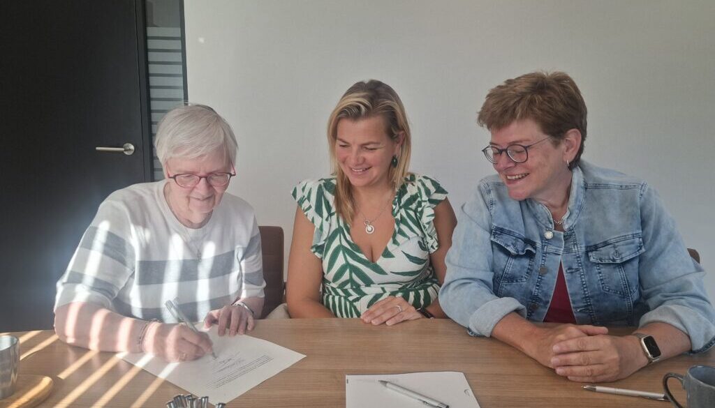 Vlnr: bestuursleden Ria van Hien, Maaike Jansen en Inge Boerkamp (foto aangeleverd)