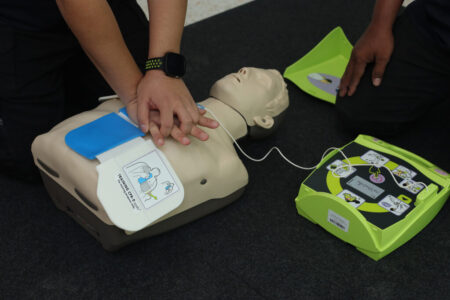 AED Gebruik & Reanimatie (foto magnific)