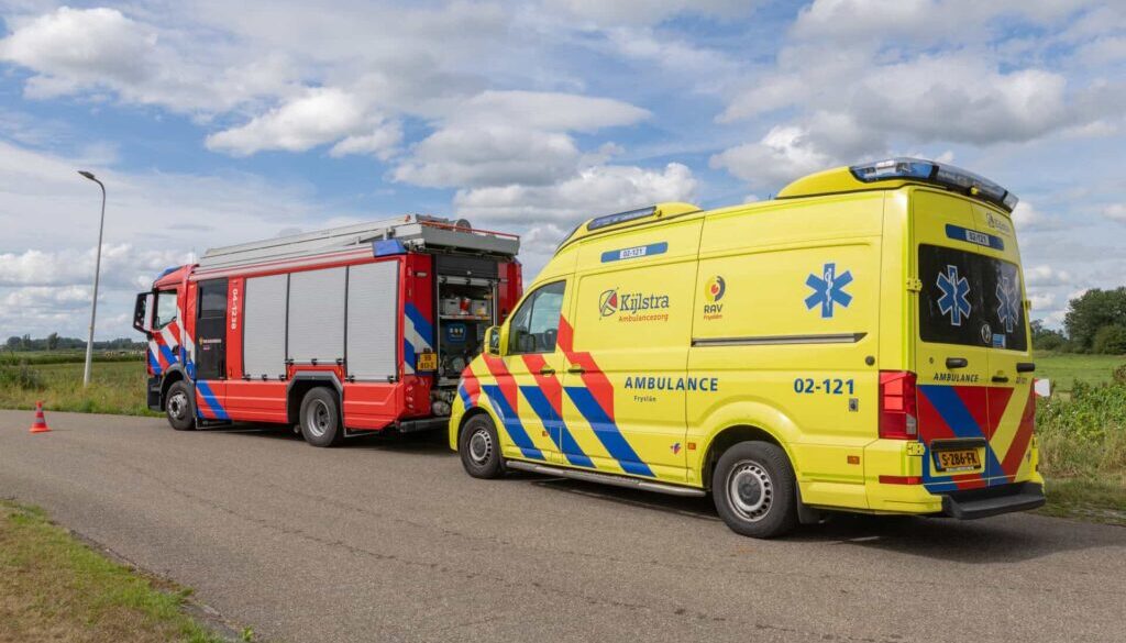 Brandweer en ambulance rukten uit naar Oldemarkt foto BTBmedia