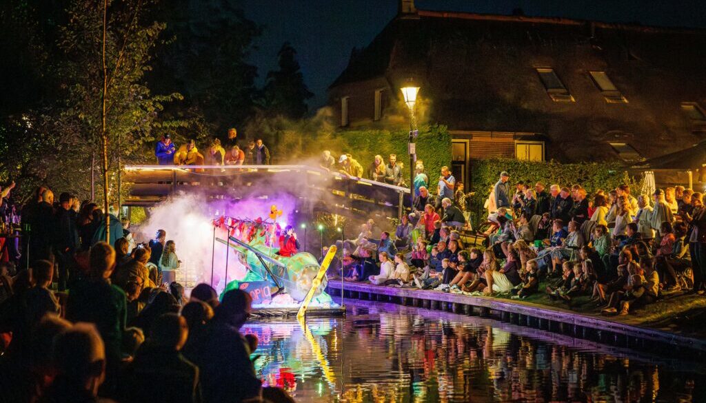 Gondelvaart Giethoorn 2026 (foto Wilbert Bijzitter)