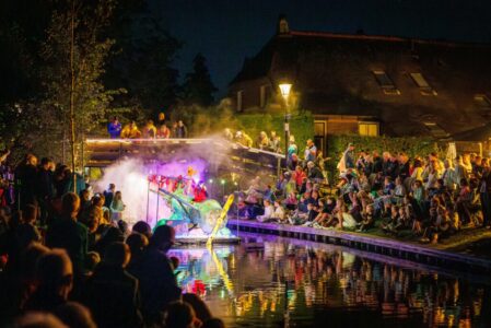 Gondelvaart Giethoorn 2026 (foto Wilbert Bijzitter)