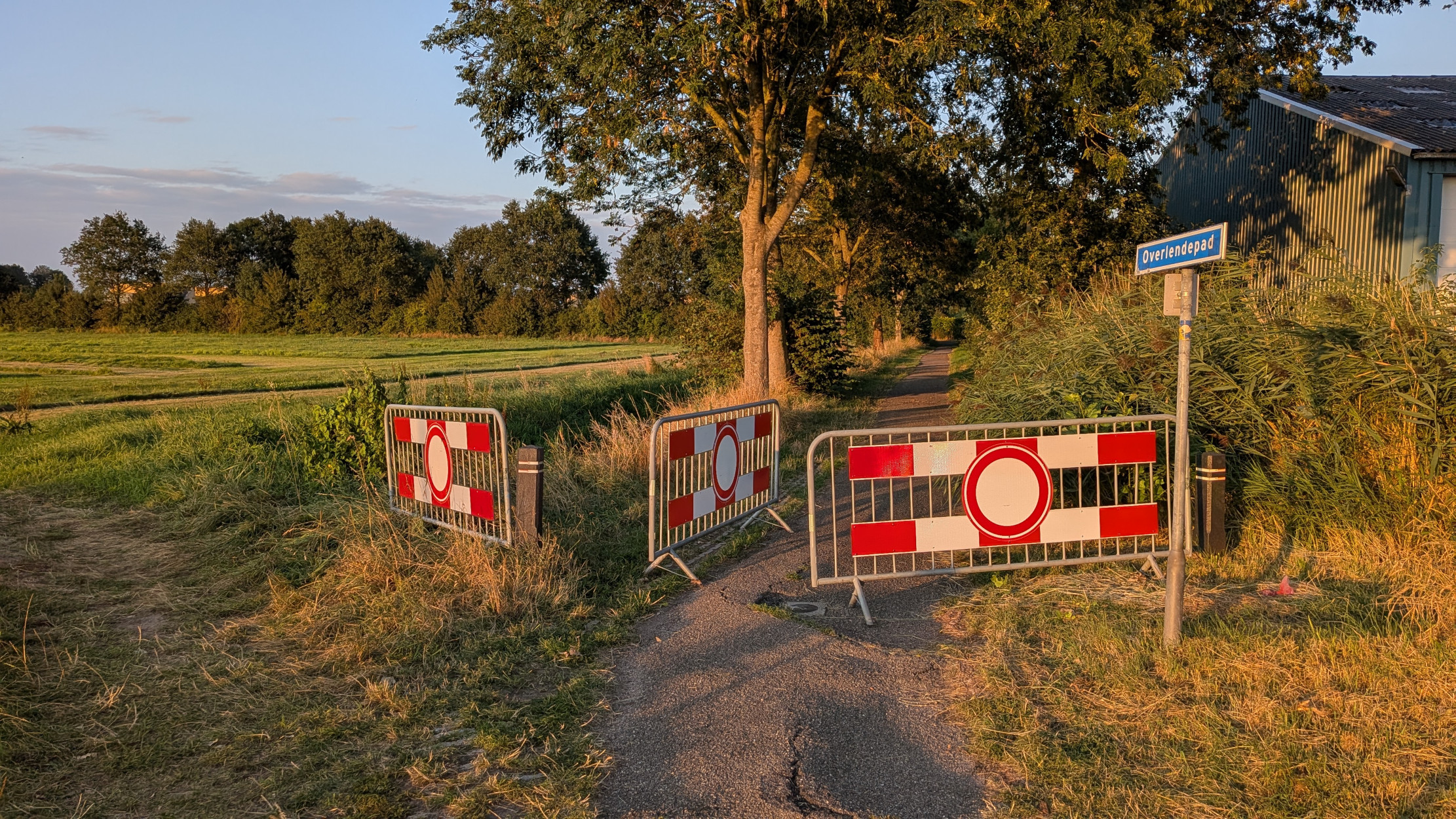 Het Overlendepad naar het pontje over De Lende gaat maandag weer open (foto De Werven)