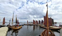 Indrukwekkend schouwspel van zeilpunters op het Bovenwiede (foto: Ingrid de Roode).