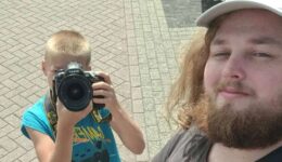 Thom Dolstra (r) bij het maken van een aankondigingsvideo (foto: Thom Dolstra).