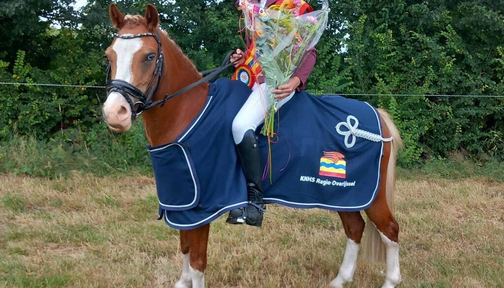 Lois Winters met haar pony Vito LJW (foto aangeleverd)