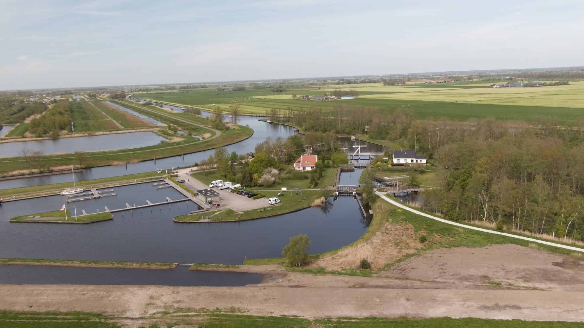 De Driewegsluis langs de Linde (foto: Dirk Brans).
