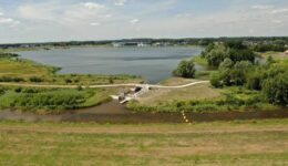 De sluis tussen het Eesermeer en de Steenwijker Aa (foto Dirk Brans)
