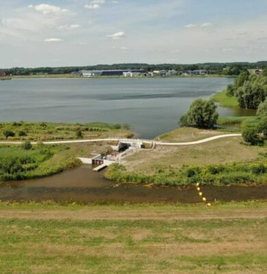 De sluis tussen het Eesermeer en de Steenwijker Aa (foto Dirk Brans)