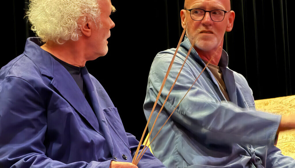 Scene uit de repetitie van Paradijsvogels uit West (foto aangeleverd)