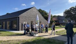 Bewoners 12 levensloopbestendige huurwoningen in Vledder verwelkomd (foto aangeleverd)