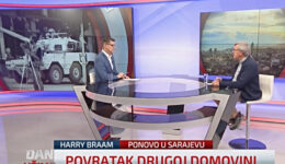 Interview met Harry Braam op tv-zender N1. Sarajevo (foto YouTube)