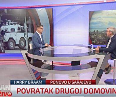 Interview met Harry Braam op tv-zender N1. Sarajevo (foto YouTube)