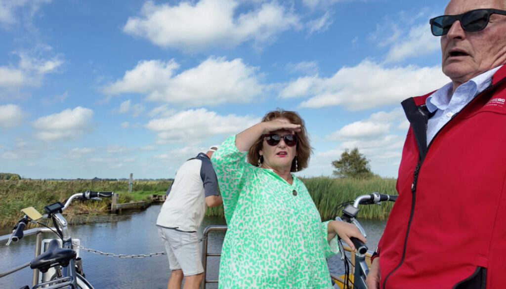 Overtocht met pontje over De Lende