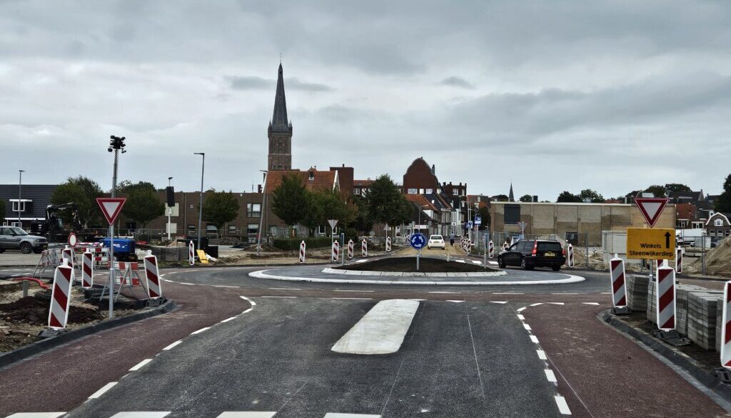 De rotonde is klaar; de Tukseweg weer geopend (foto aangeleverdt).