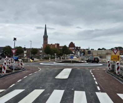 De rotonde is klaar; de Tukseweg weer geopend (foto aangeleverdt).