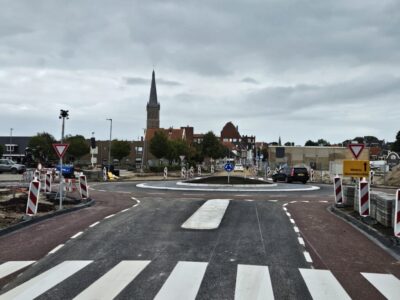 De rotonde is klaar; de Tukseweg weer geopend (foto aangeleverdt).