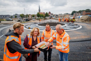 Steenwijk - nieuwe rotonde tukseweg (foto Martijn Bijzitter)