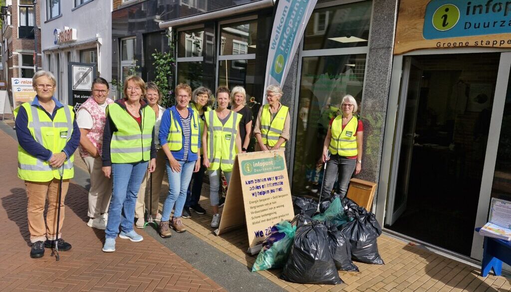 Team Steenwijk Centrum tijdens World Cleanup Day 2025