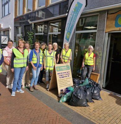 Team Steenwijk Centrum tijdens World Cleanup Day 2025