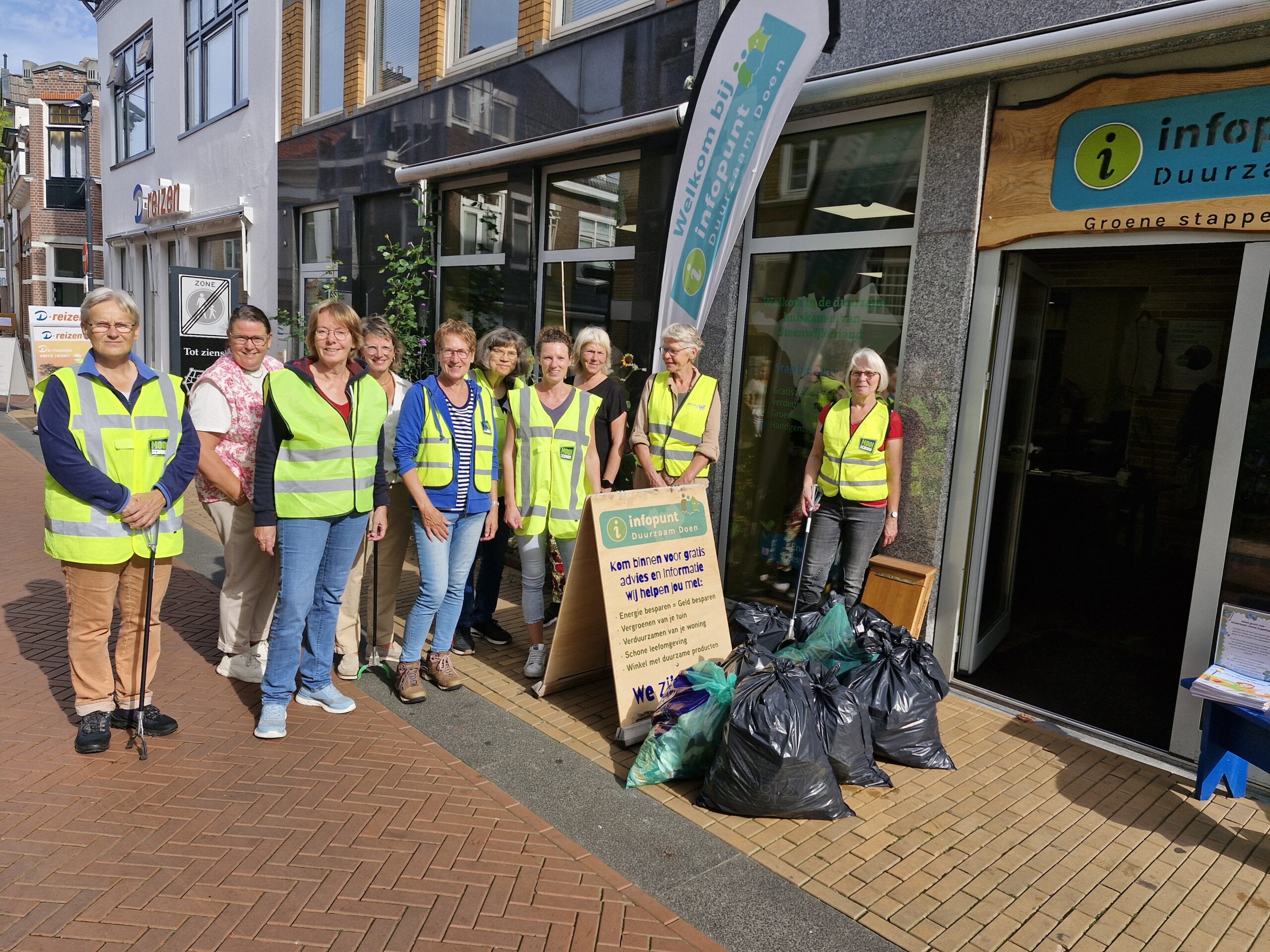 Team Steenwijk Centrum tijdens World Cleanup Day 2025