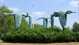 Three Floating Figures/De Maagden van Apeldoorn, 2001, De Maten, Apeldoorn (foto aangeleverd)