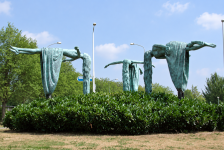 Three Floating Figures/De Maagden van Apeldoorn, 2001, De Maten, Apeldoorn (foto aangeleverd)