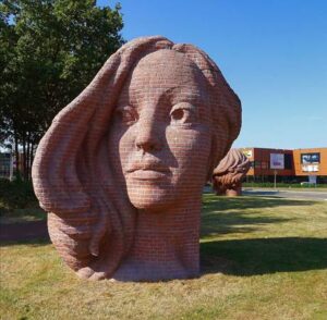 Twee Monumentale Hoofden, 2012, Wijchen (foto aangeleverd)