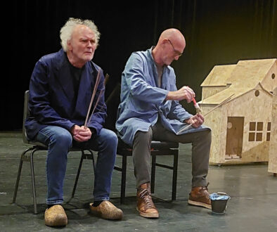 Scene uit de repetitie van Paradijsvogels uit West (foto aangeleverd)