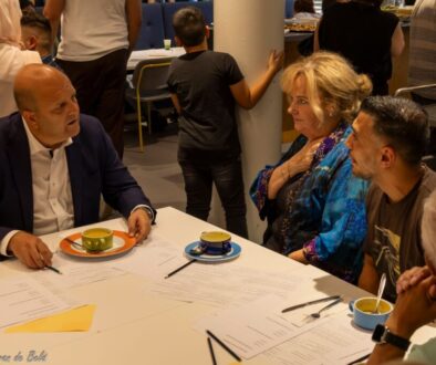Culturele Proeverij oktober burgemeester aan tafel (foto aangeleverd)