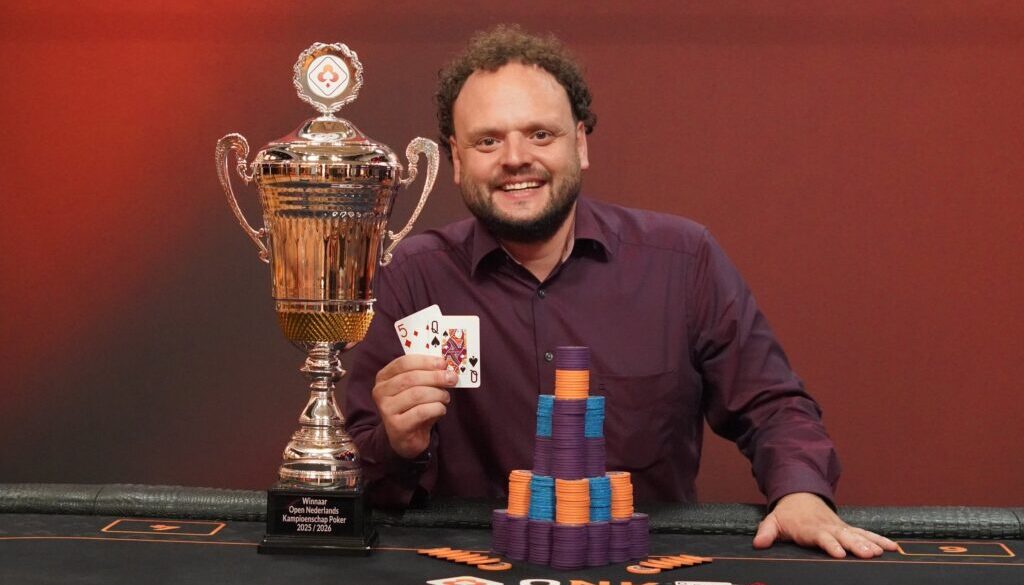 Julian Hazelhof Pokerkampioen van Nederland 2025-2026 (foto aangeleverd)
