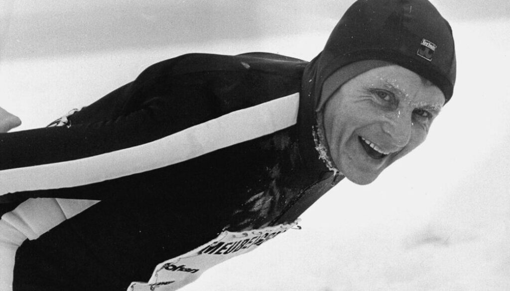 Jan Roelof Kruithof wint in 1979 voor de derde keer de Alternatieve Elfstedentocht in Finland (foto: RTV Drenthe/ANP)